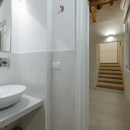 Bargello Apartment *